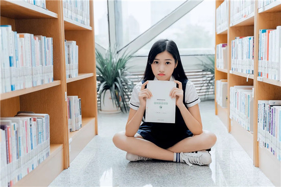 丝瓜草莓香蕉绿巨人幸福宝ios污版：可以更加轻松进行追剧的视频播放软件