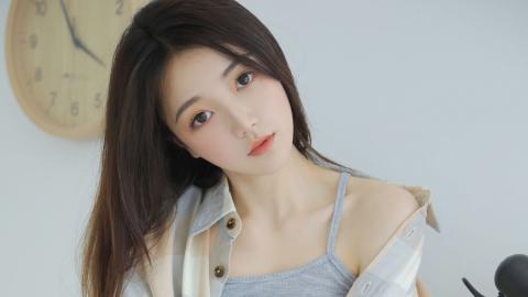 丝瓜黄瓜芭乐草莓鸭脖小猪免费版：深夜免费观看美女直播视频的app软件