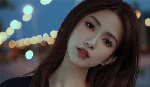 向日葵下载汅api免费旧版：一个适合夜晚观看的影视app